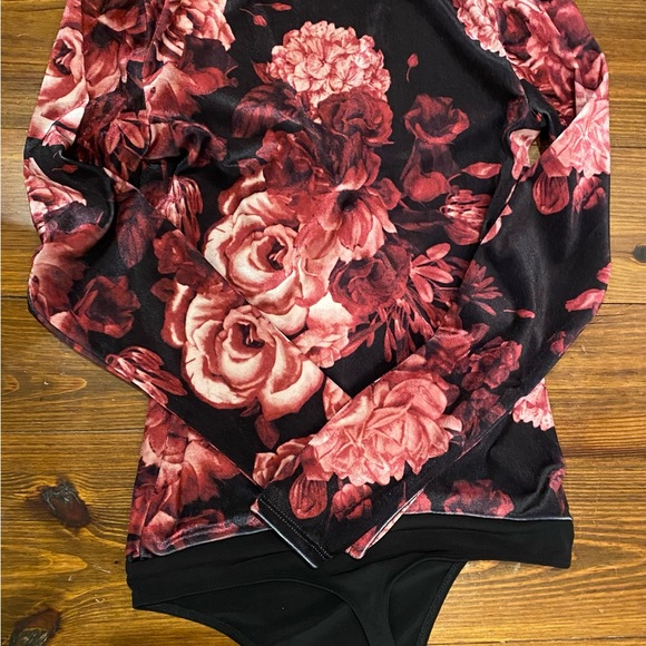 Express Ladies Floral V-Neck Velvet Thong Bodysuit Long Sleeves NWT Size XS - Picture 3 of 3